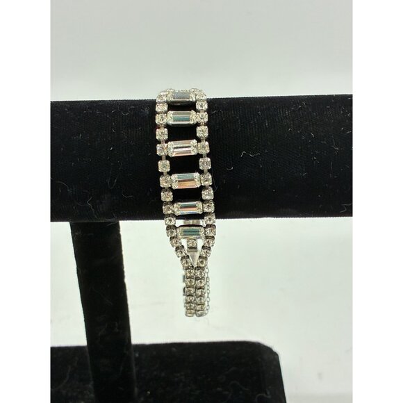 Vintage Pronged Rhinestone Bracelet With Safety Chain - Picture 5 of 5